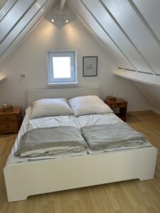 Schlafzimmer oben links